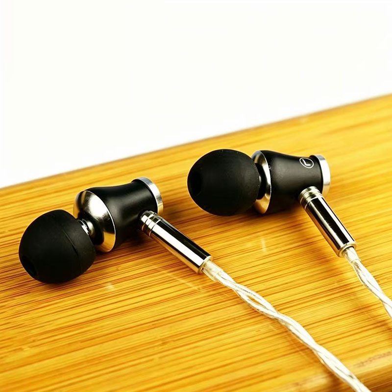 Auricolari In-Ear HiFi con Cav - Wired Earphone Mic recensione e prezzo