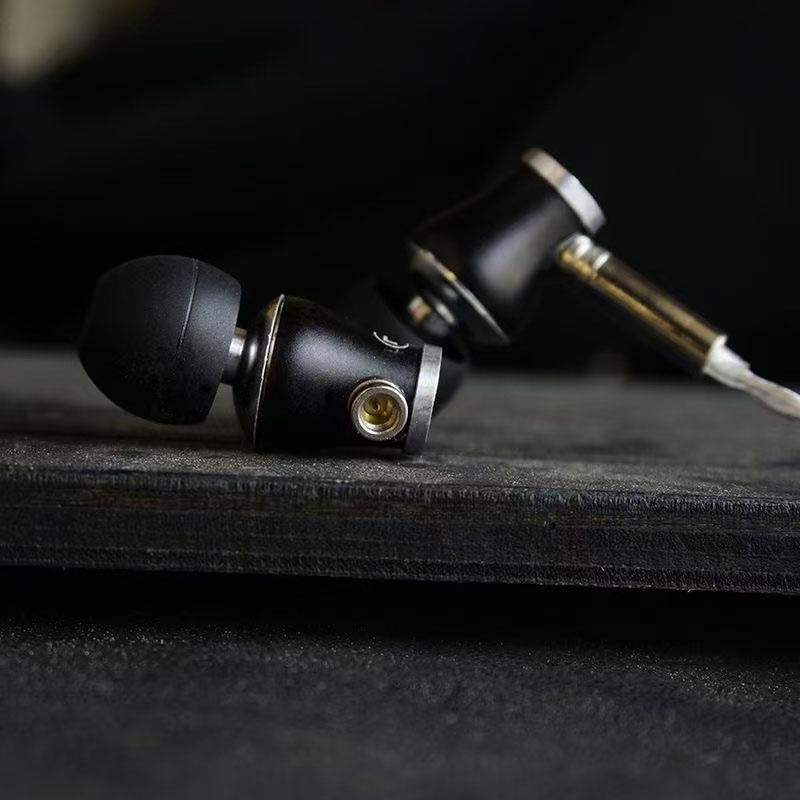 Auricolari In-Ear HiFi con Cav - Wired Earphone Mic recensione e prezzo